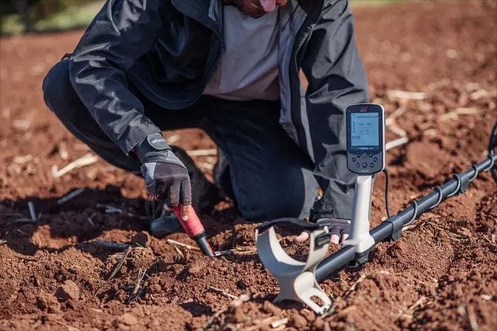Minelab X-Terra Elite Expedition Pack Metal Detector - Image 11